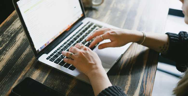 How fast can an AI website builder generate a site? 